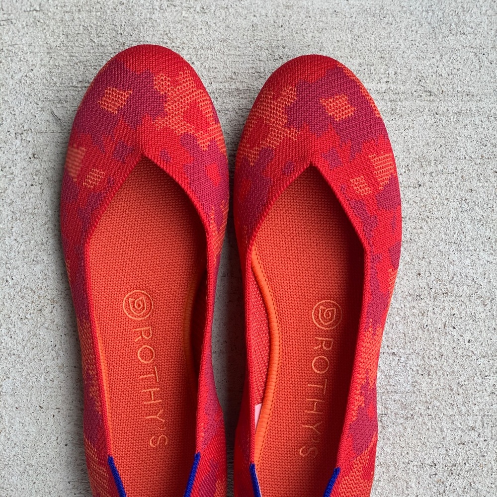 Unworn Rothy’s Flat - Red Botanicamo 7.5